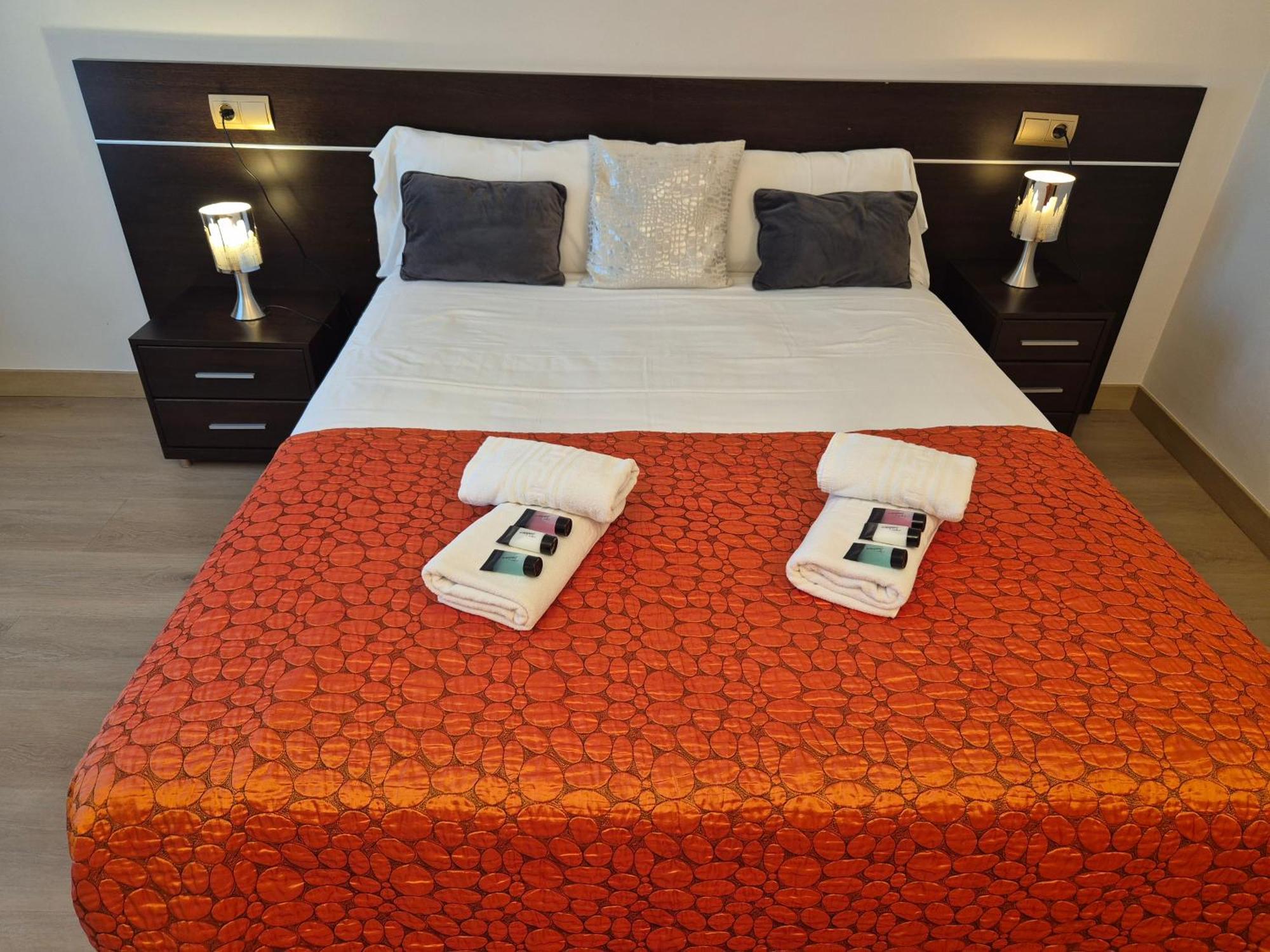Hostal Bavieca เมดีนาเชลี ภายนอก รูปภาพ