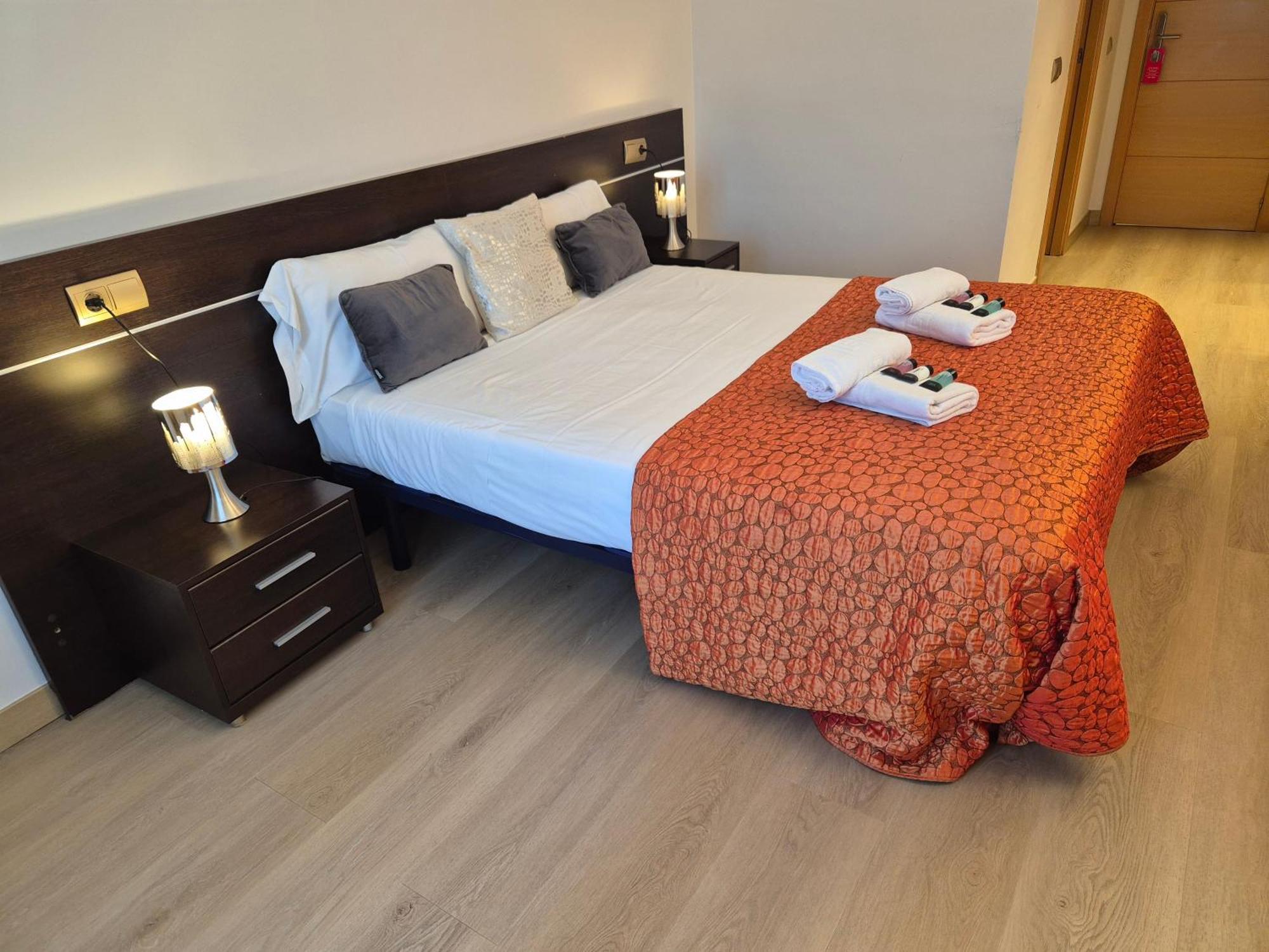 Hostal Bavieca เมดีนาเชลี ภายนอก รูปภาพ
