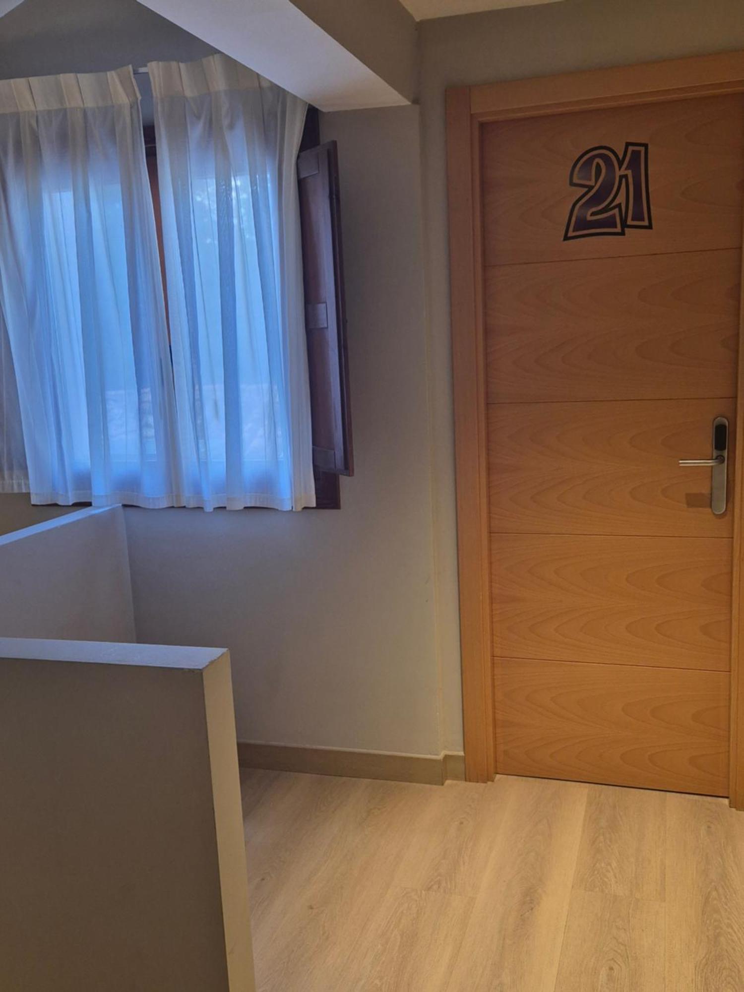Hostal Bavieca เมดีนาเชลี ภายนอก รูปภาพ