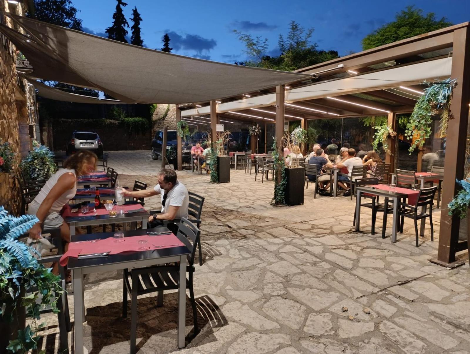 Hostal Bavieca เมดีนาเชลี ภายนอก รูปภาพ