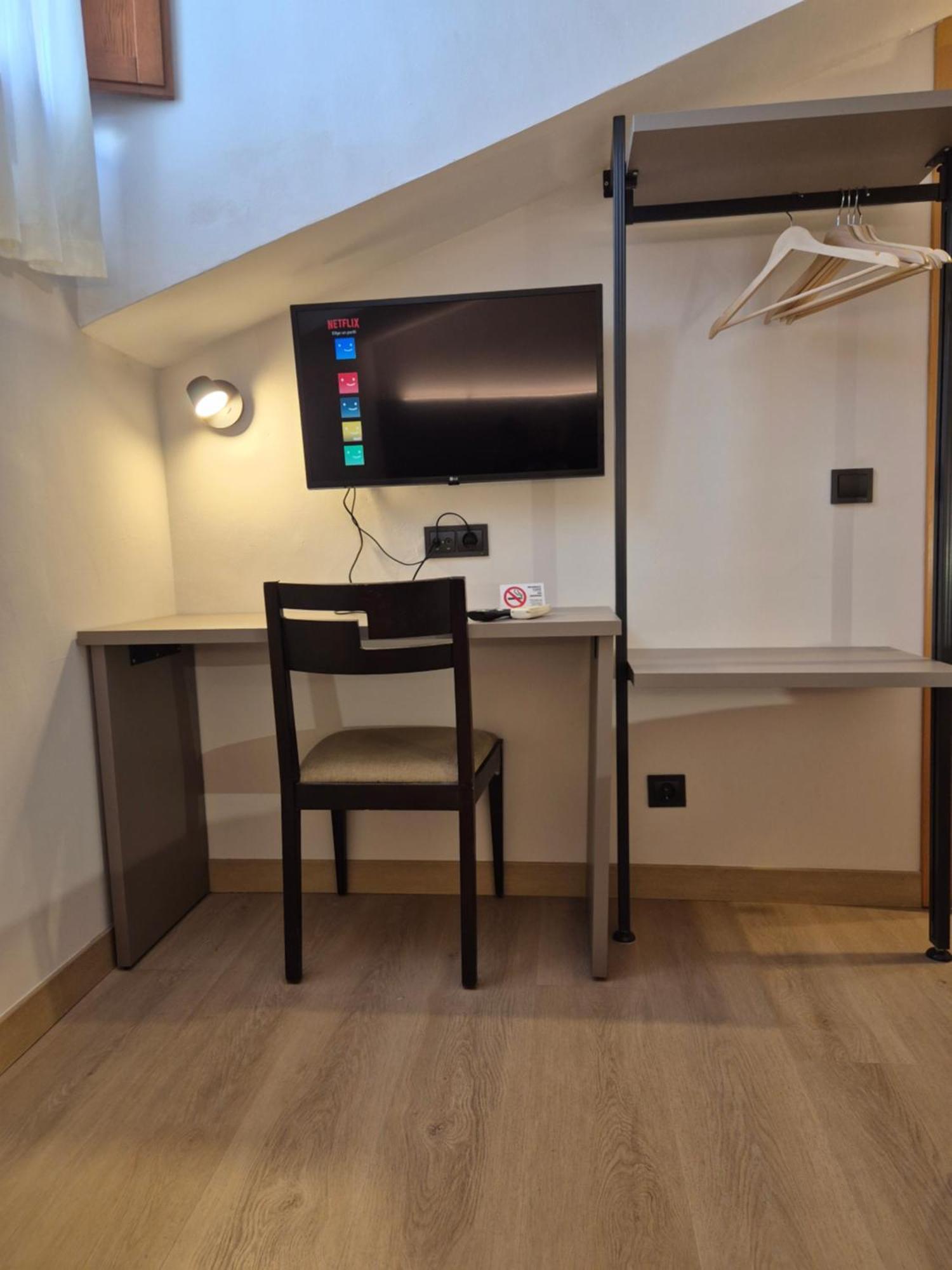 Hostal Bavieca เมดีนาเชลี ภายนอก รูปภาพ