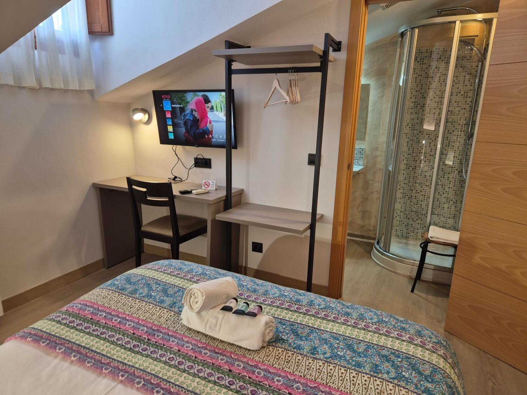 Hostal Bavieca เมดีนาเชลี ภายนอก รูปภาพ