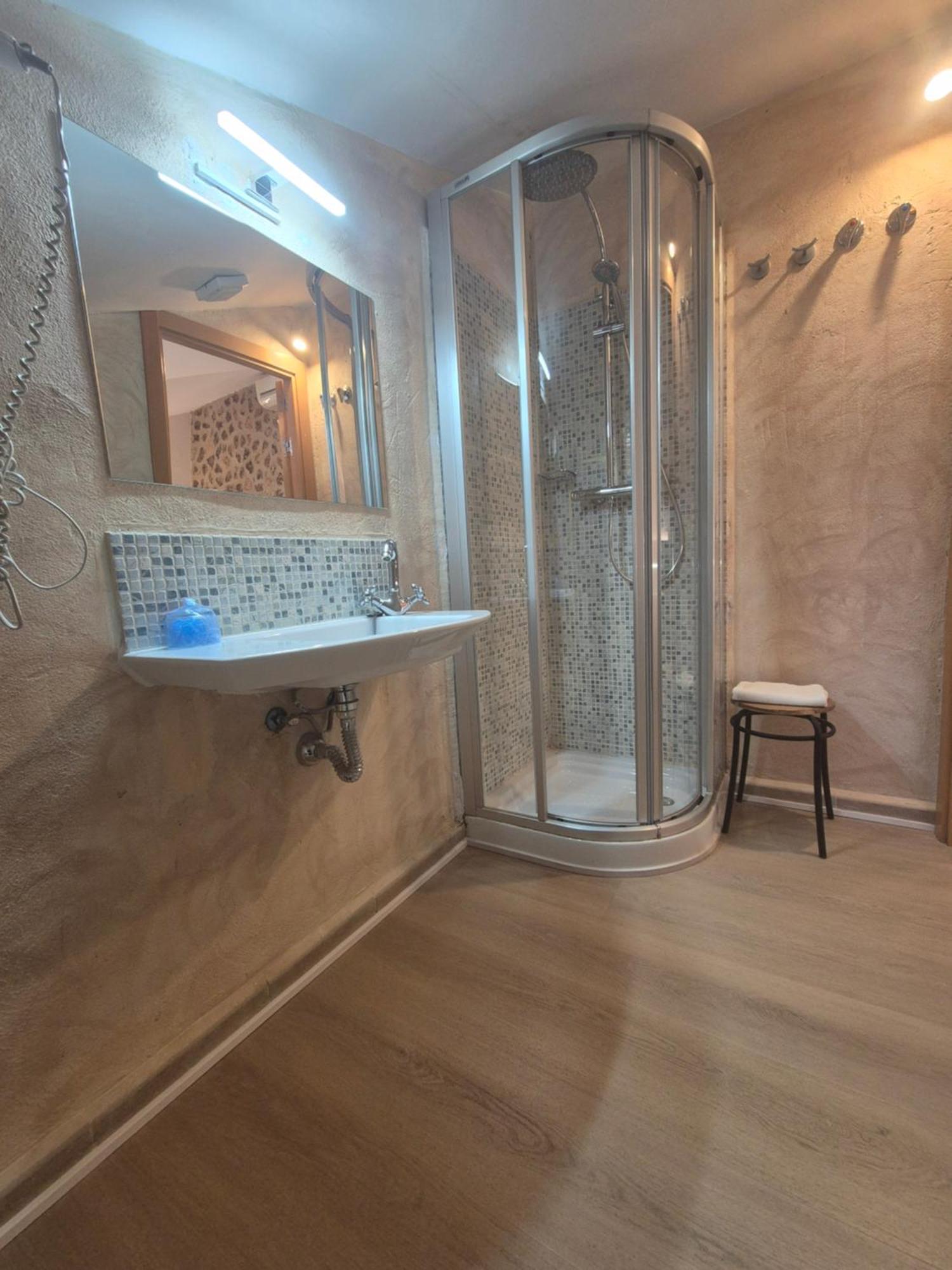 Hostal Bavieca เมดีนาเชลี ภายนอก รูปภาพ