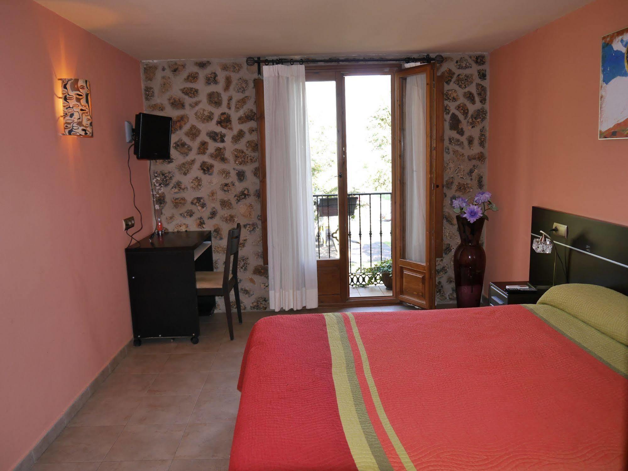 Hostal Bavieca เมดีนาเชลี ภายนอก รูปภาพ