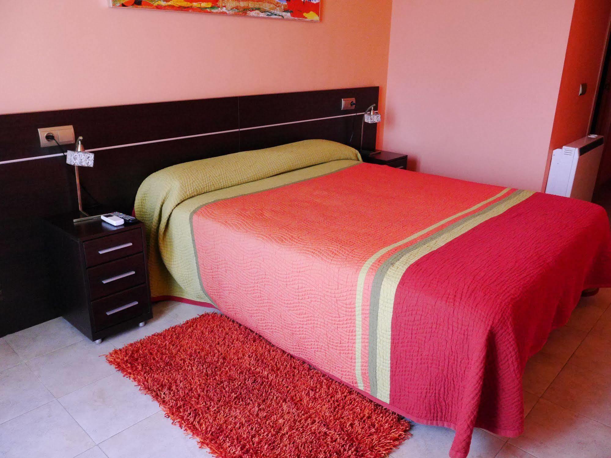 Hostal Bavieca เมดีนาเชลี ภายนอก รูปภาพ
