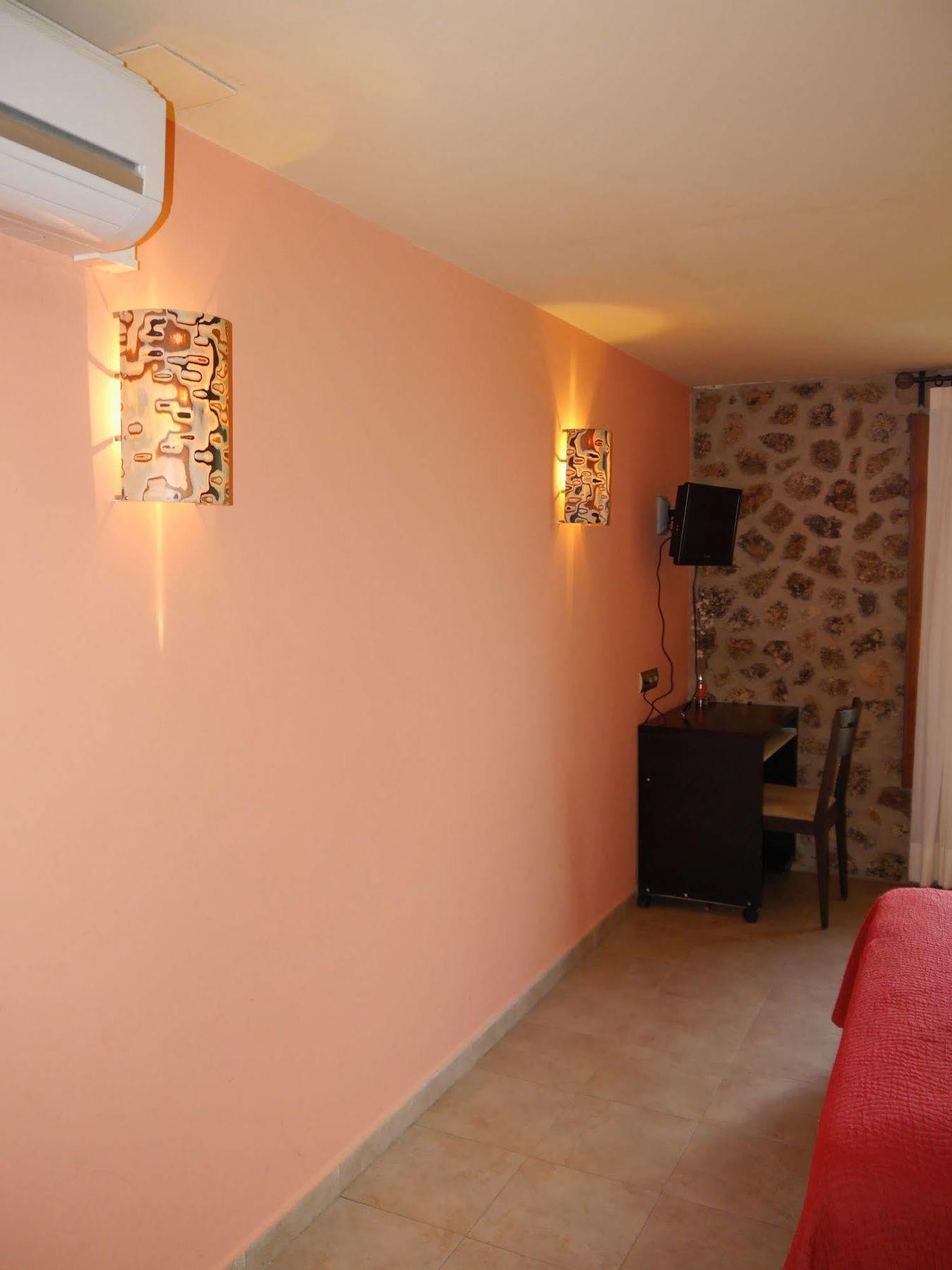 Hostal Bavieca เมดีนาเชลี ภายนอก รูปภาพ