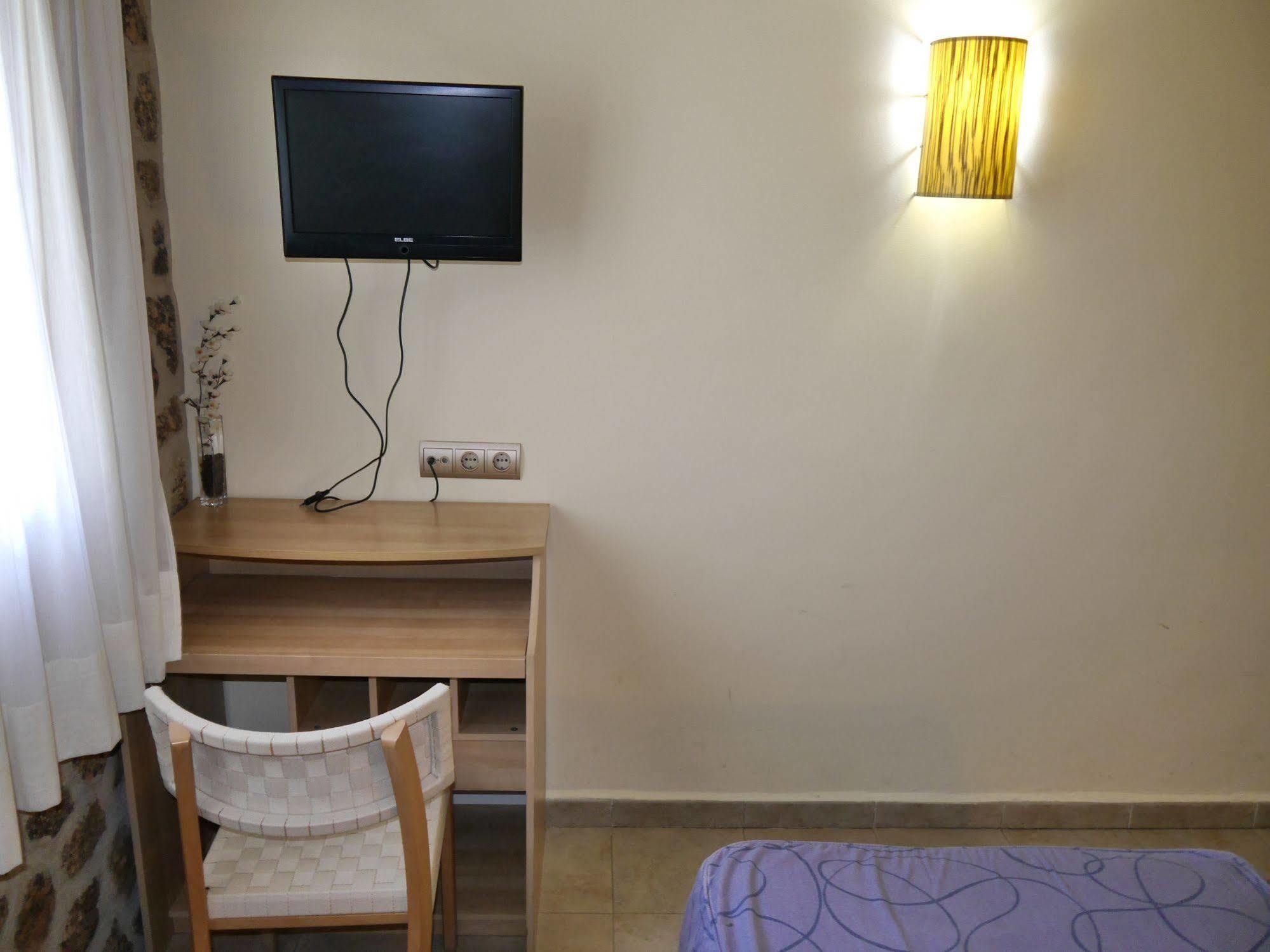 Hostal Bavieca เมดีนาเชลี ภายนอก รูปภาพ