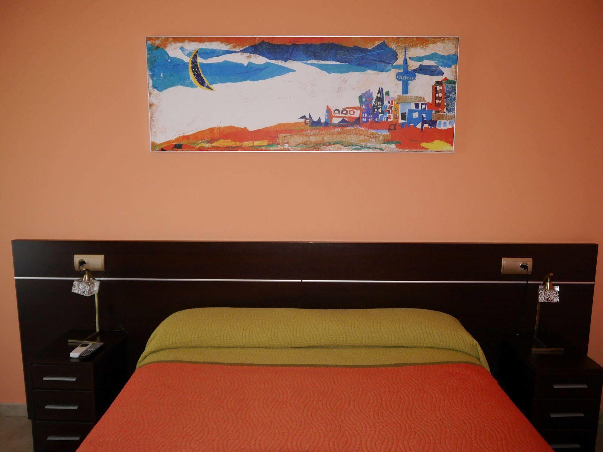Hostal Bavieca เมดีนาเชลี ภายนอก รูปภาพ